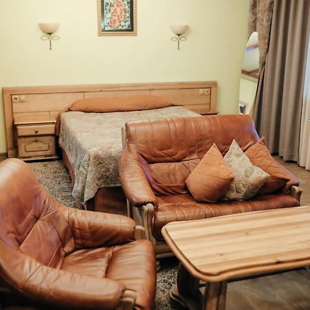 Тау-House Hotel Kok-Shoky Buitenkant foto