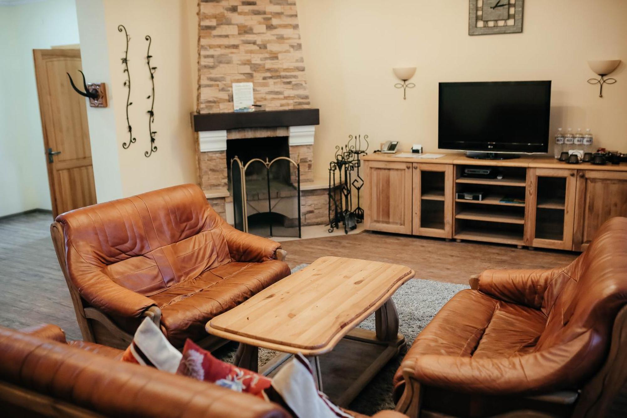 Тау-House Hotel Kok-Shoky Buitenkant foto