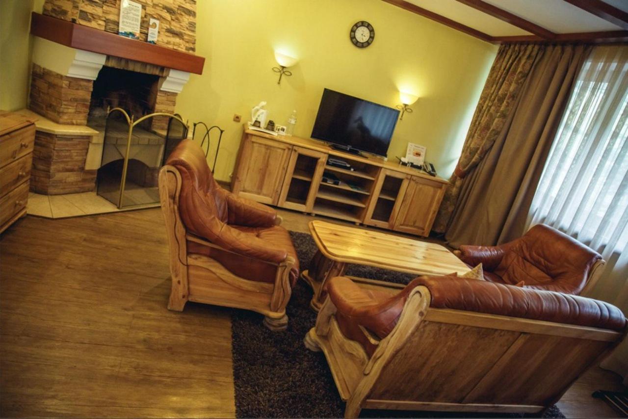 Тау-House Hotel Kok-Shoky Buitenkant foto